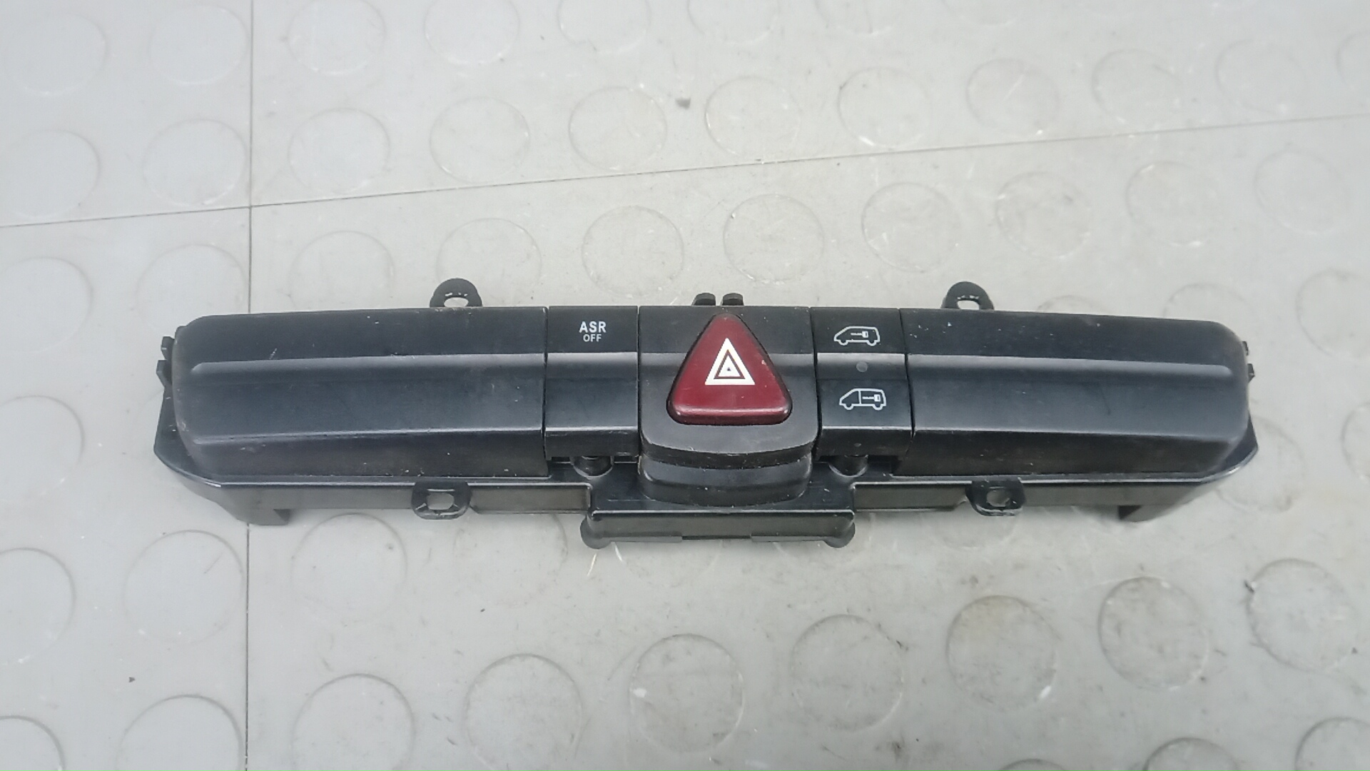 Кнопка аварийки Mercedes-Benz Sprinter 2