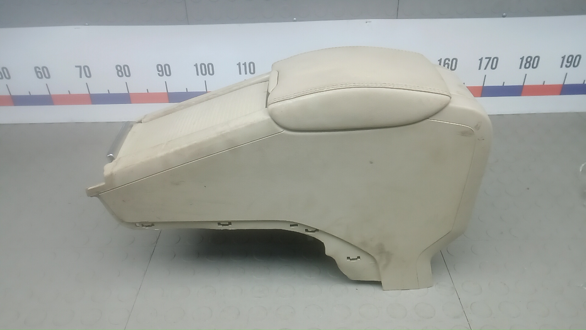 Подлокотник центральный Volvo S60 2
