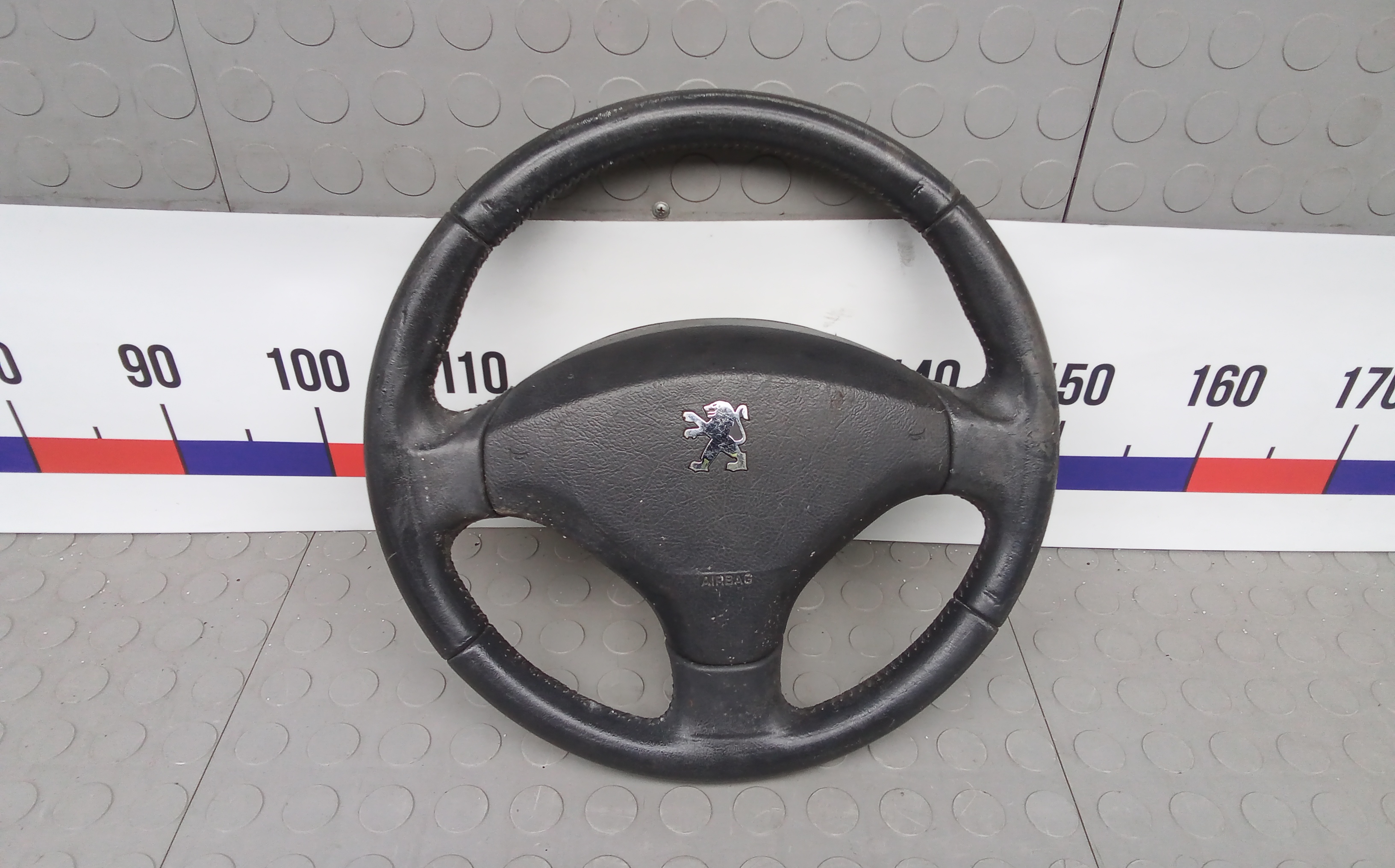 Руль Peugeot 3008 1