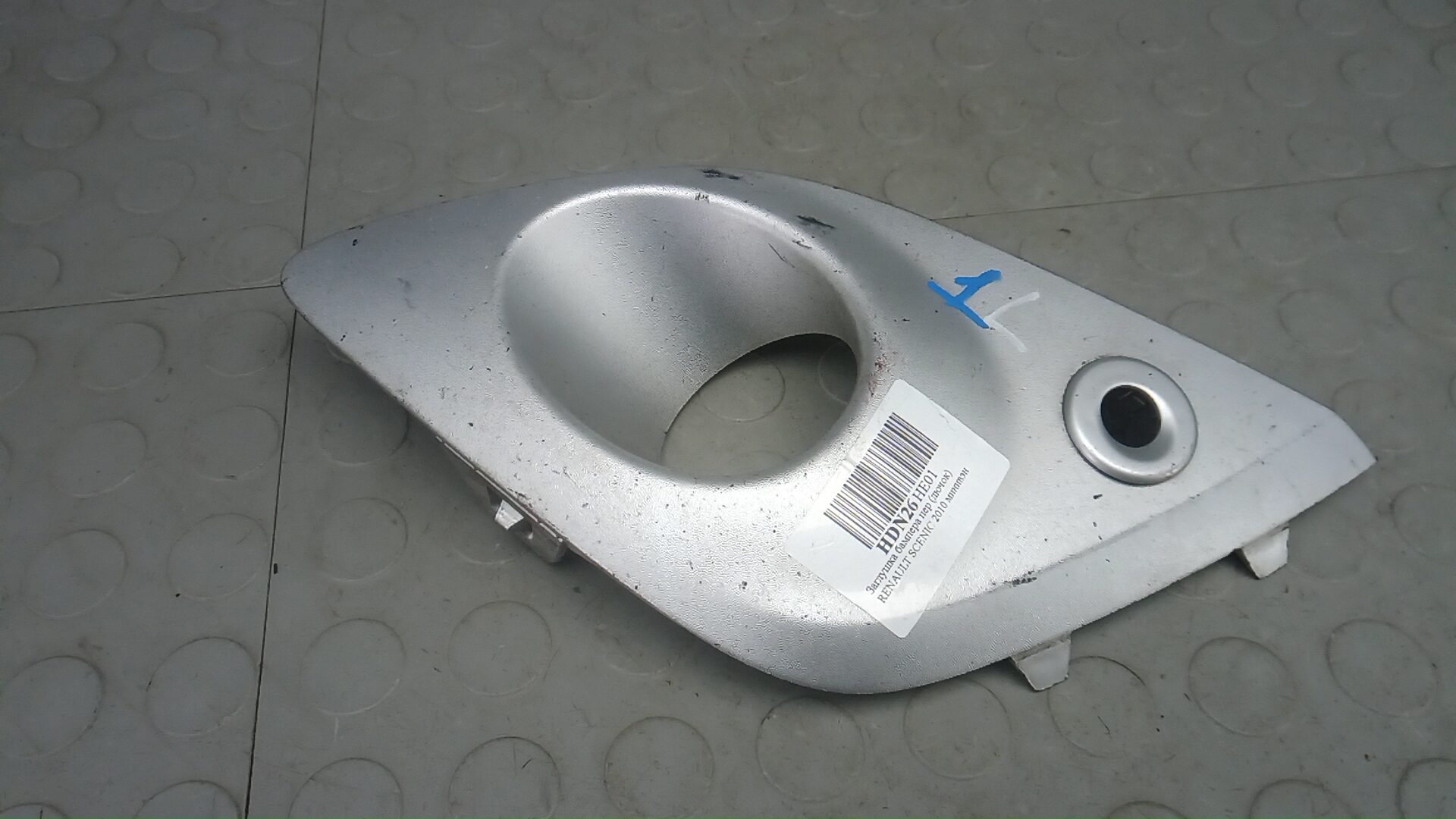 Заглушка бампера передняя (лючок) Renault Scenic 3