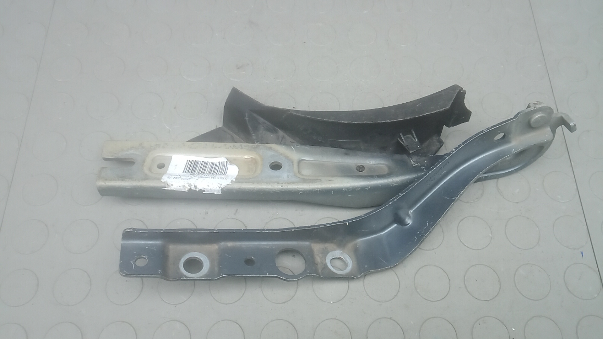 Петля крышки багажника Peugeot 407