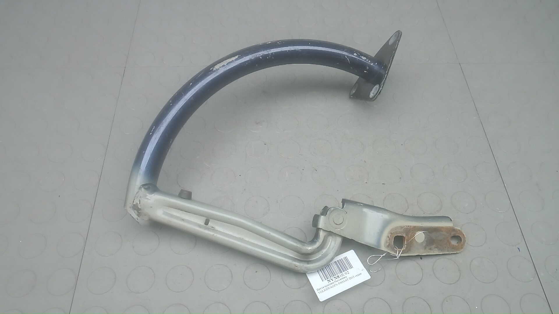 Петля крышки багажника Volkswagen Passat B7