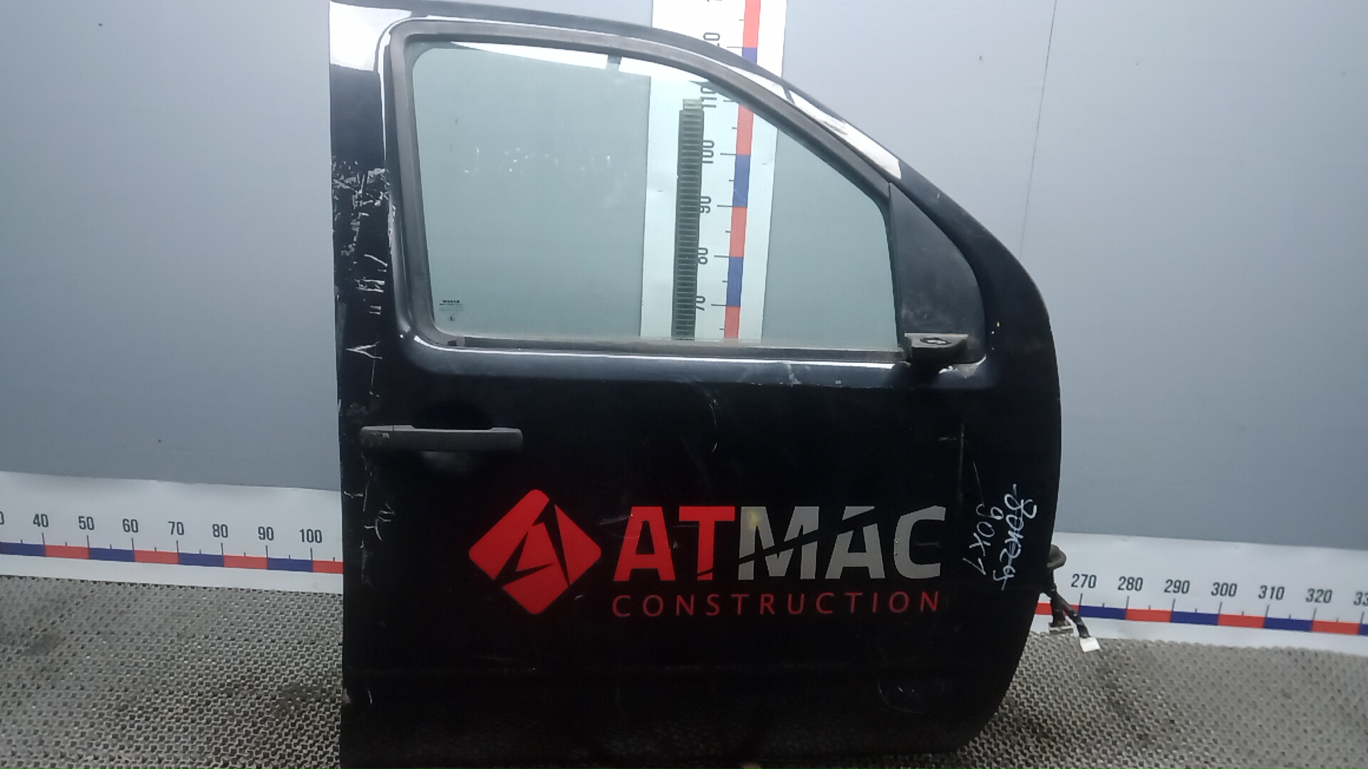 Дверь передняя правая Nissan Navara D40