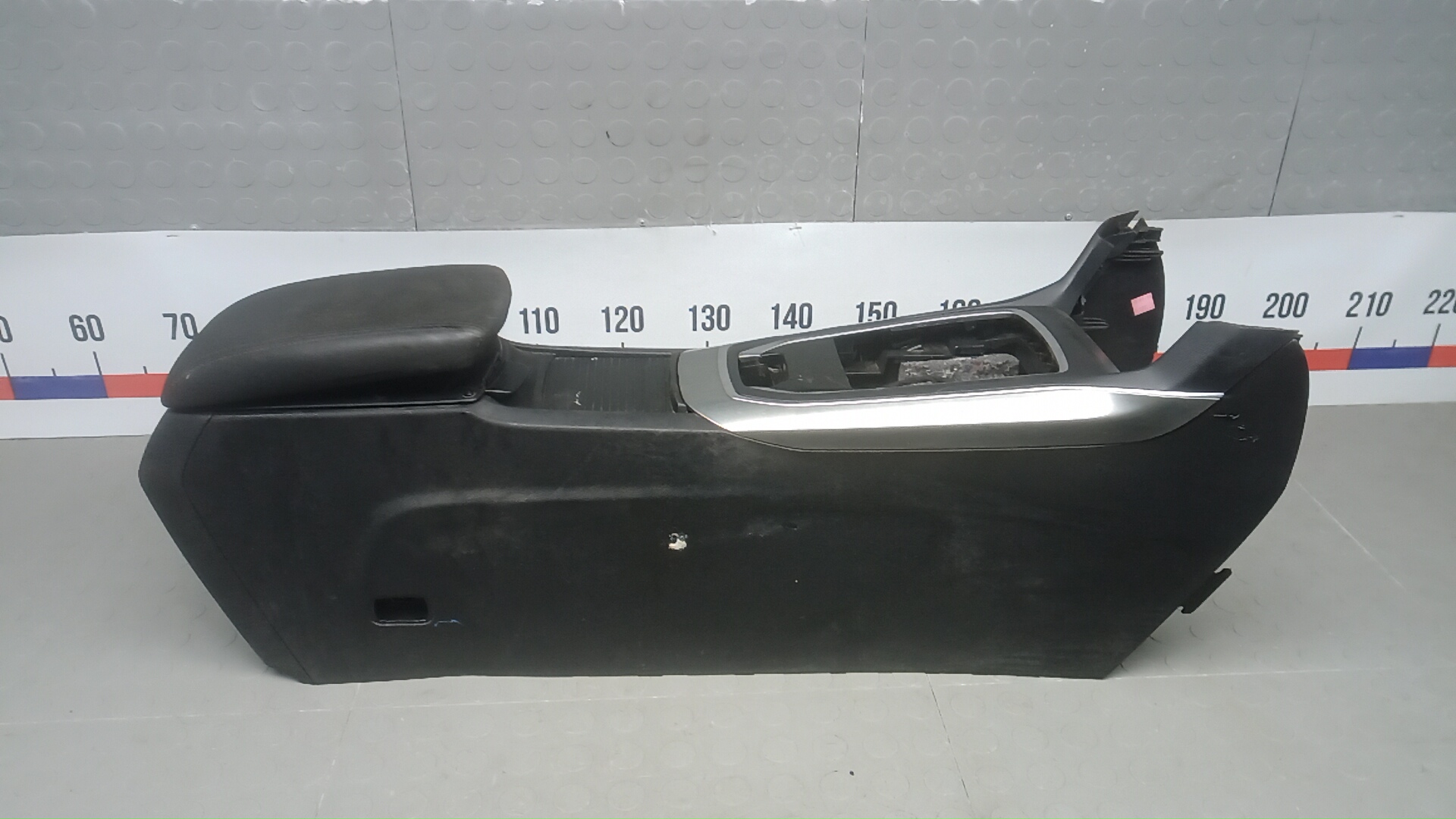 Подлокотник центральный Peugeot 308 2