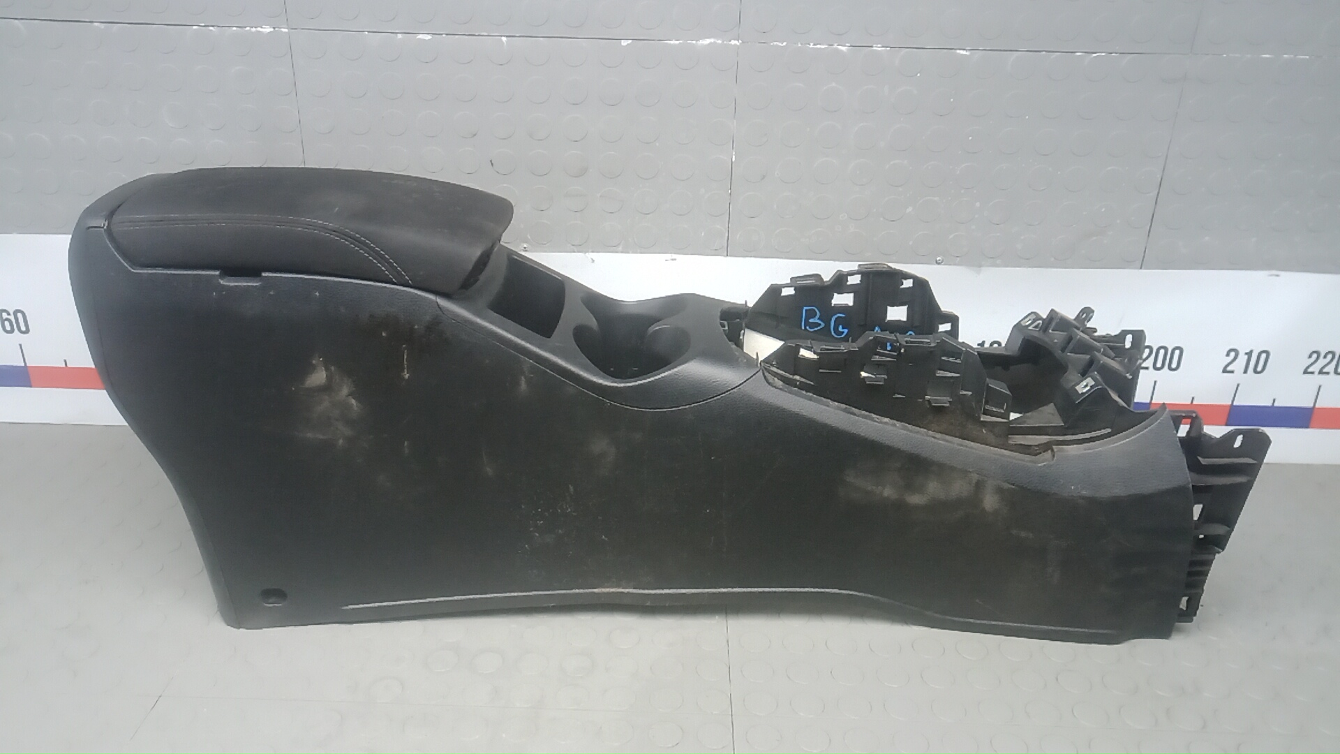 Подлокотник центральный Nissan Qashqai J11