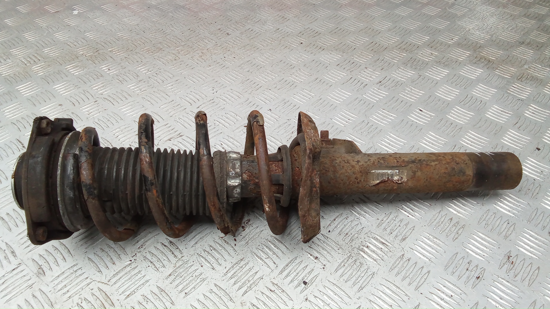 Стойка передняя правая Skoda Octavia
