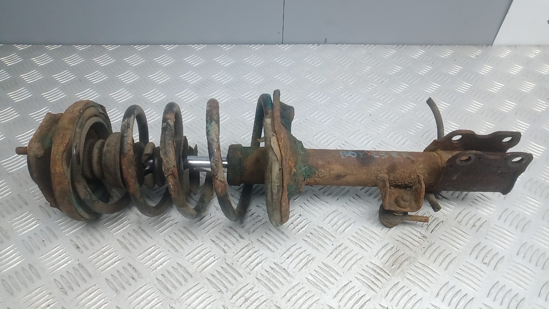 Стойка задняя правая Nissan X-Trail T30