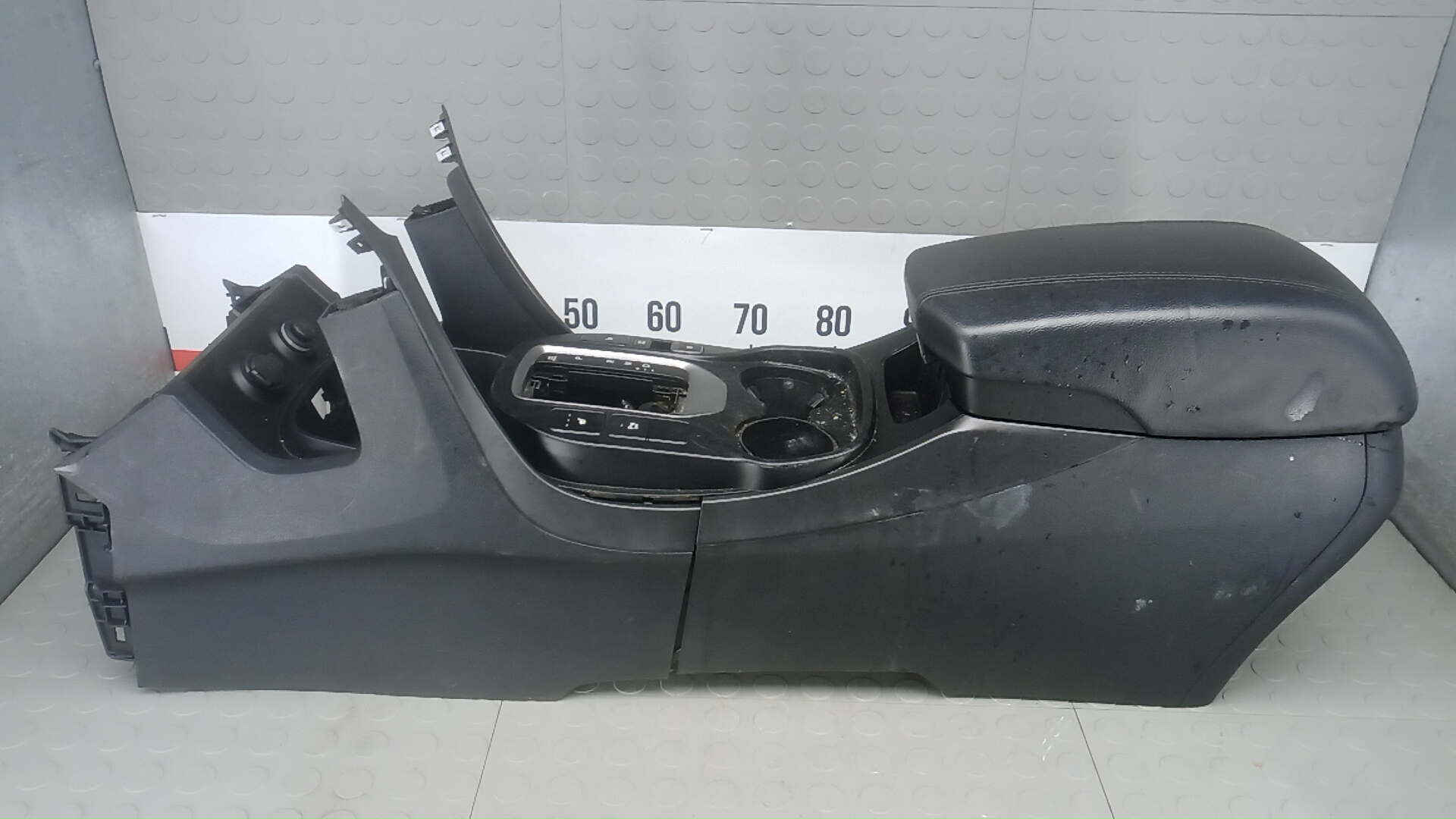 Подлокотник центральный Hyundai Santa Fe 3