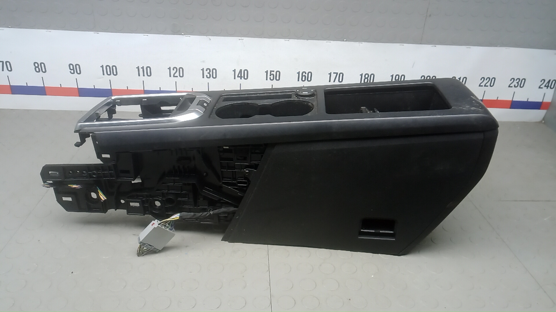 Подлокотник центральный Land Rover Discovery Sport 1