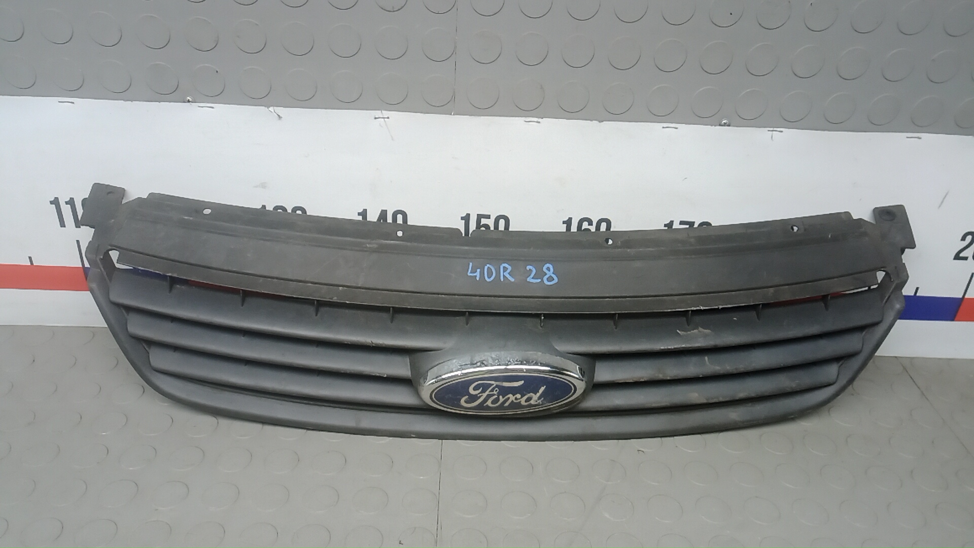 Решетка радиатора Ford C-MAX 1