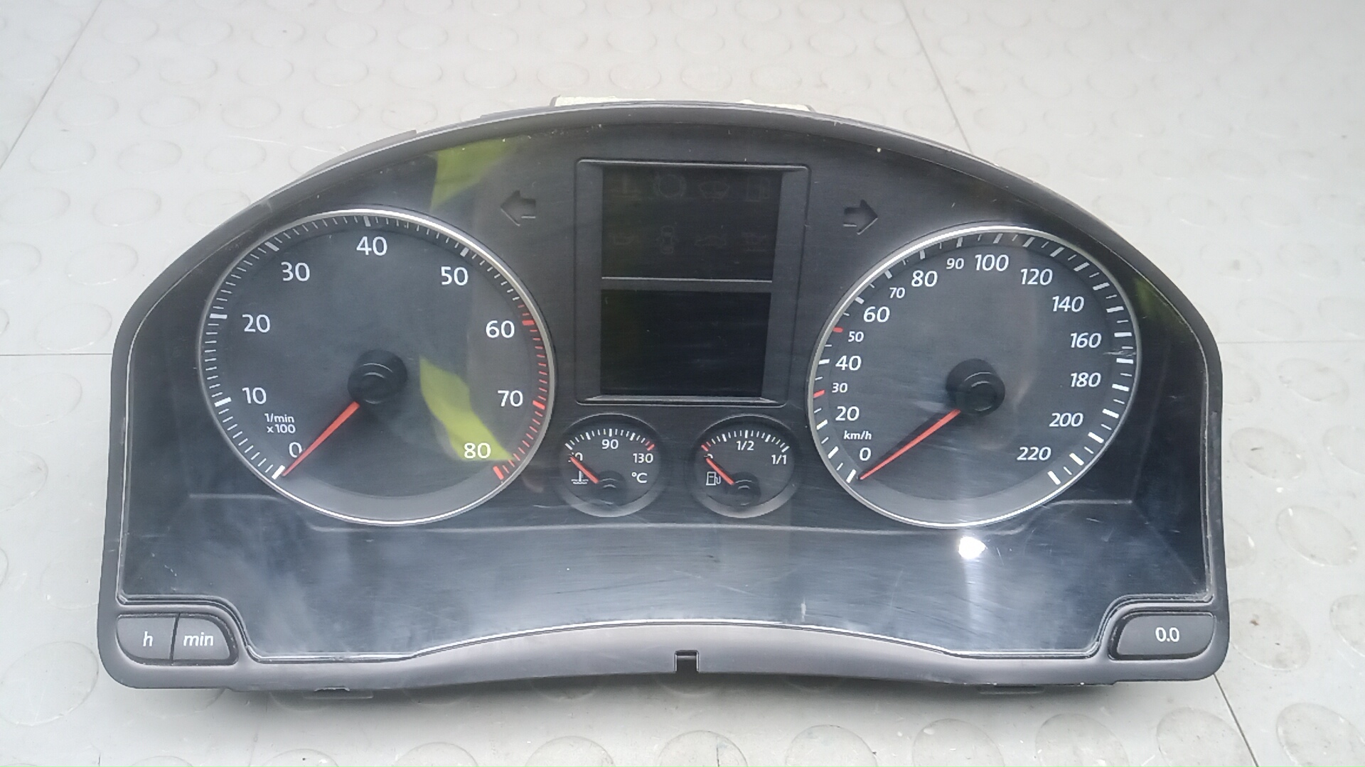 Щиток приборов Volkswagen Golf 5