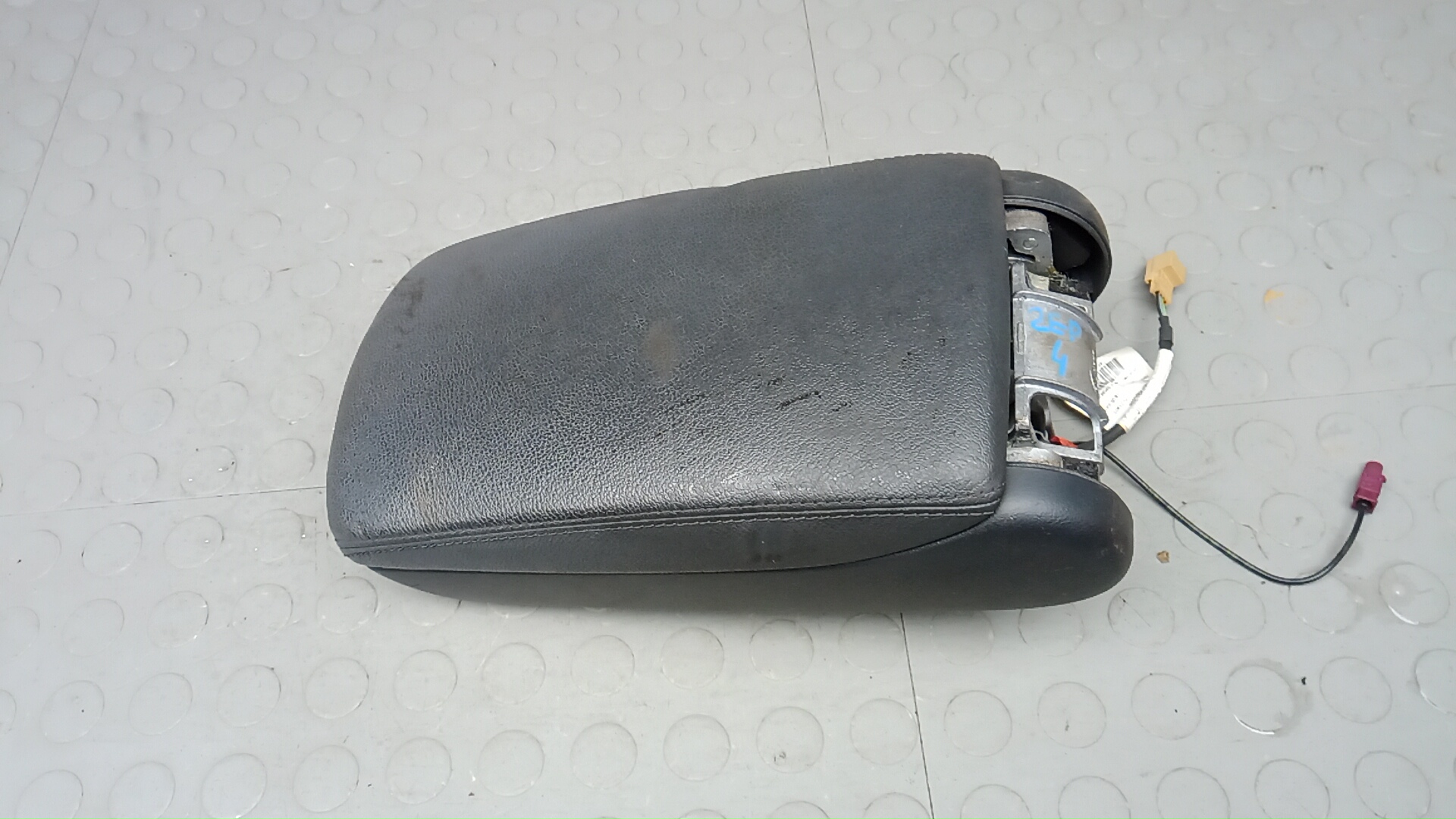 Подлокотник центральный Hyundai Santa Fe 2