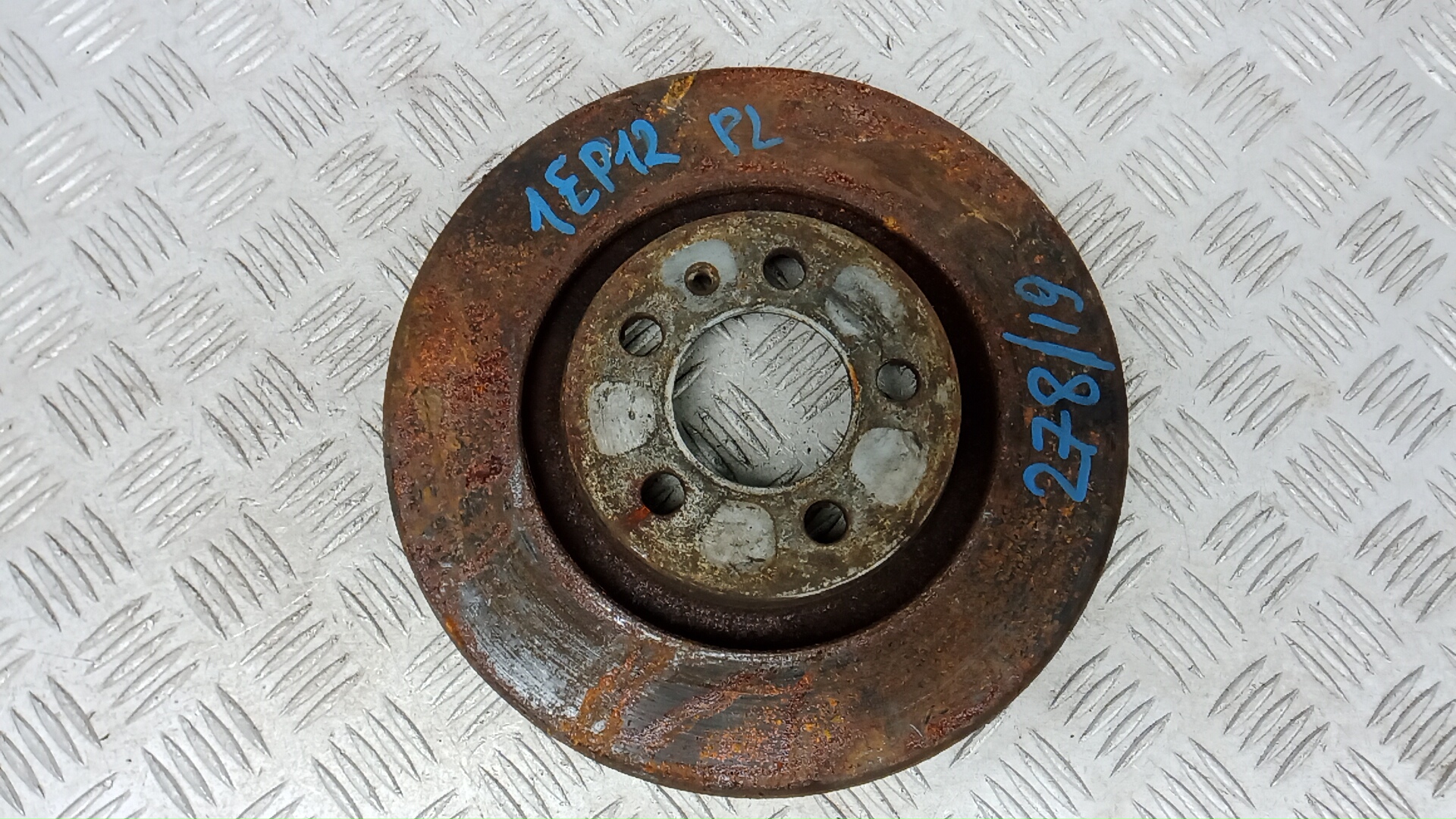 Диск тормозной передний Volkswagen Bora 1