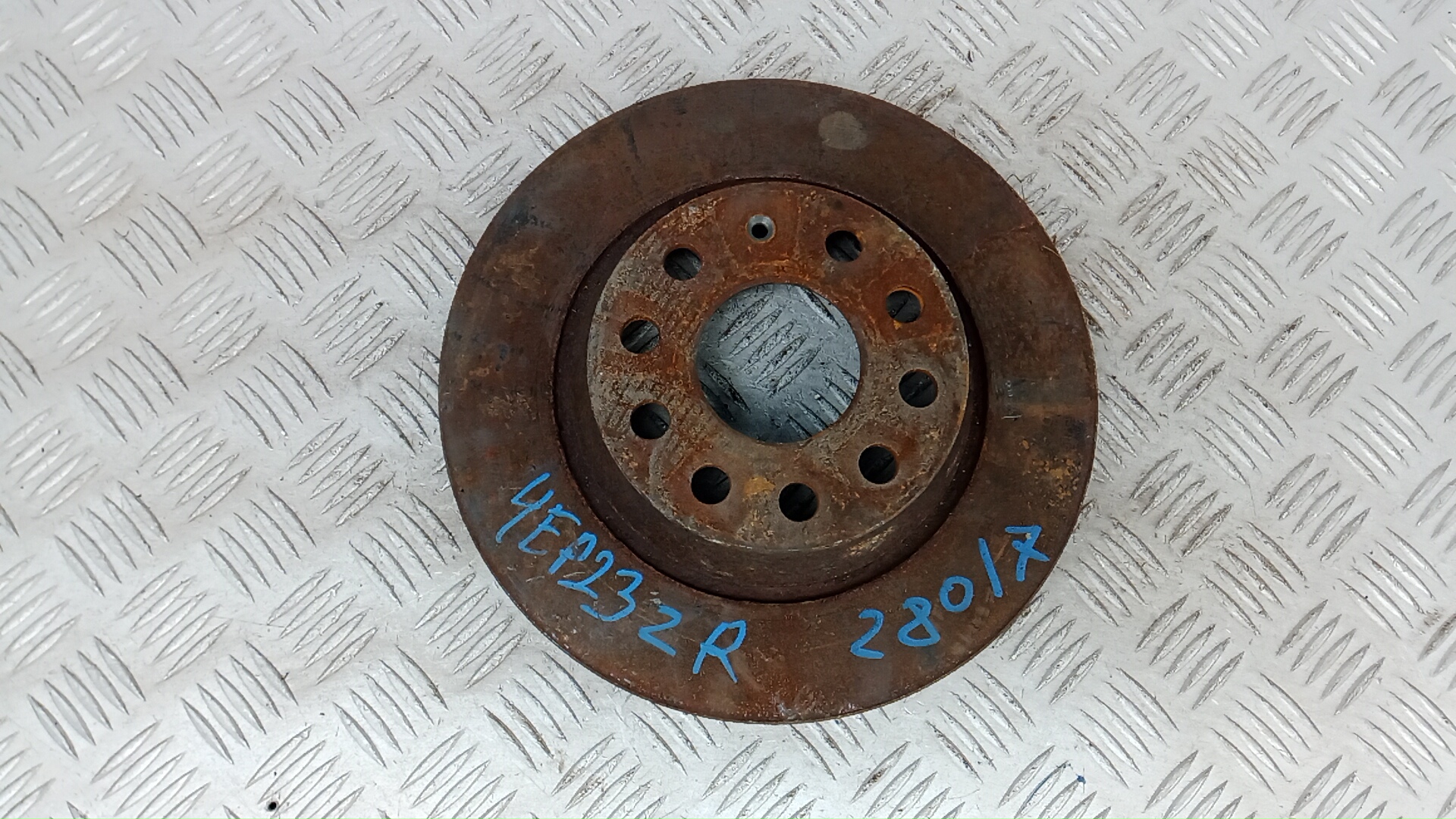 Диск тормозной задний Volkswagen Passat B6