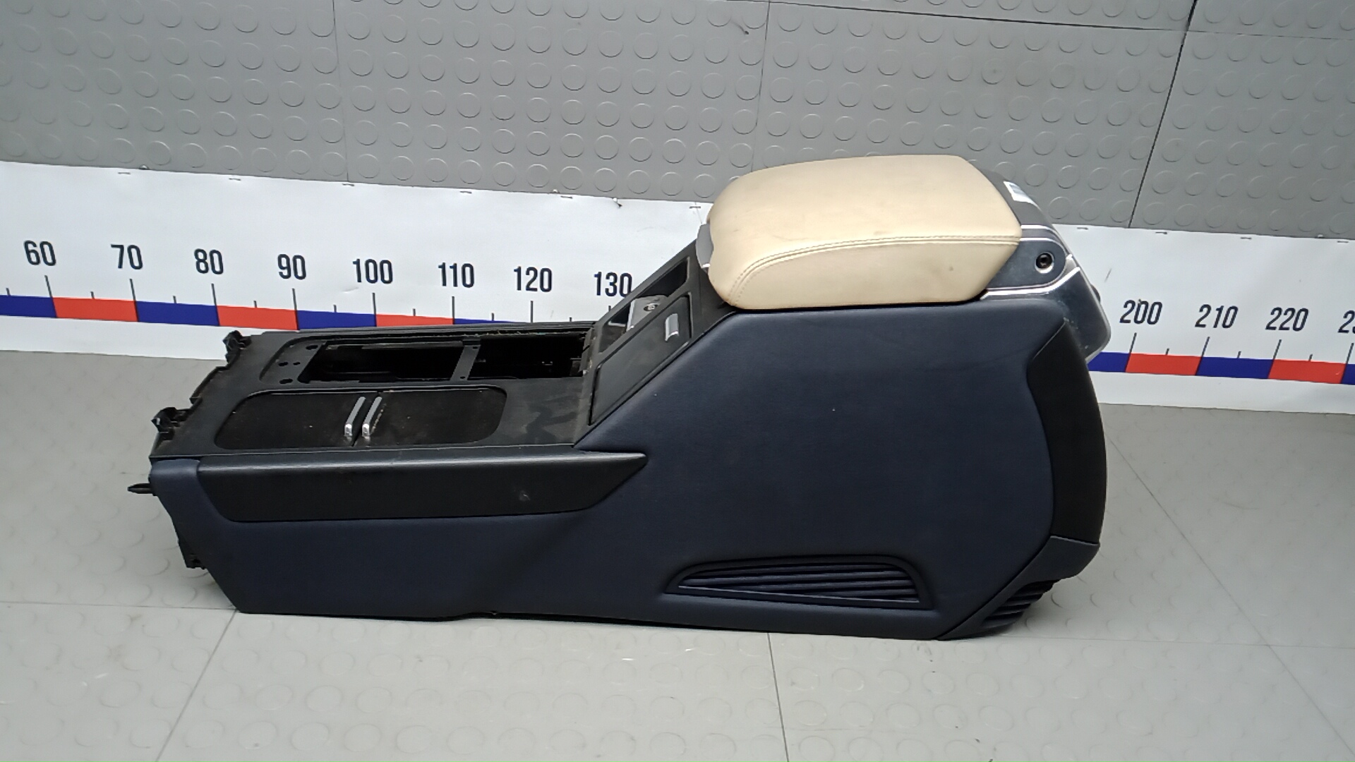 Подлокотник центральный Land Rover Range Rover 3