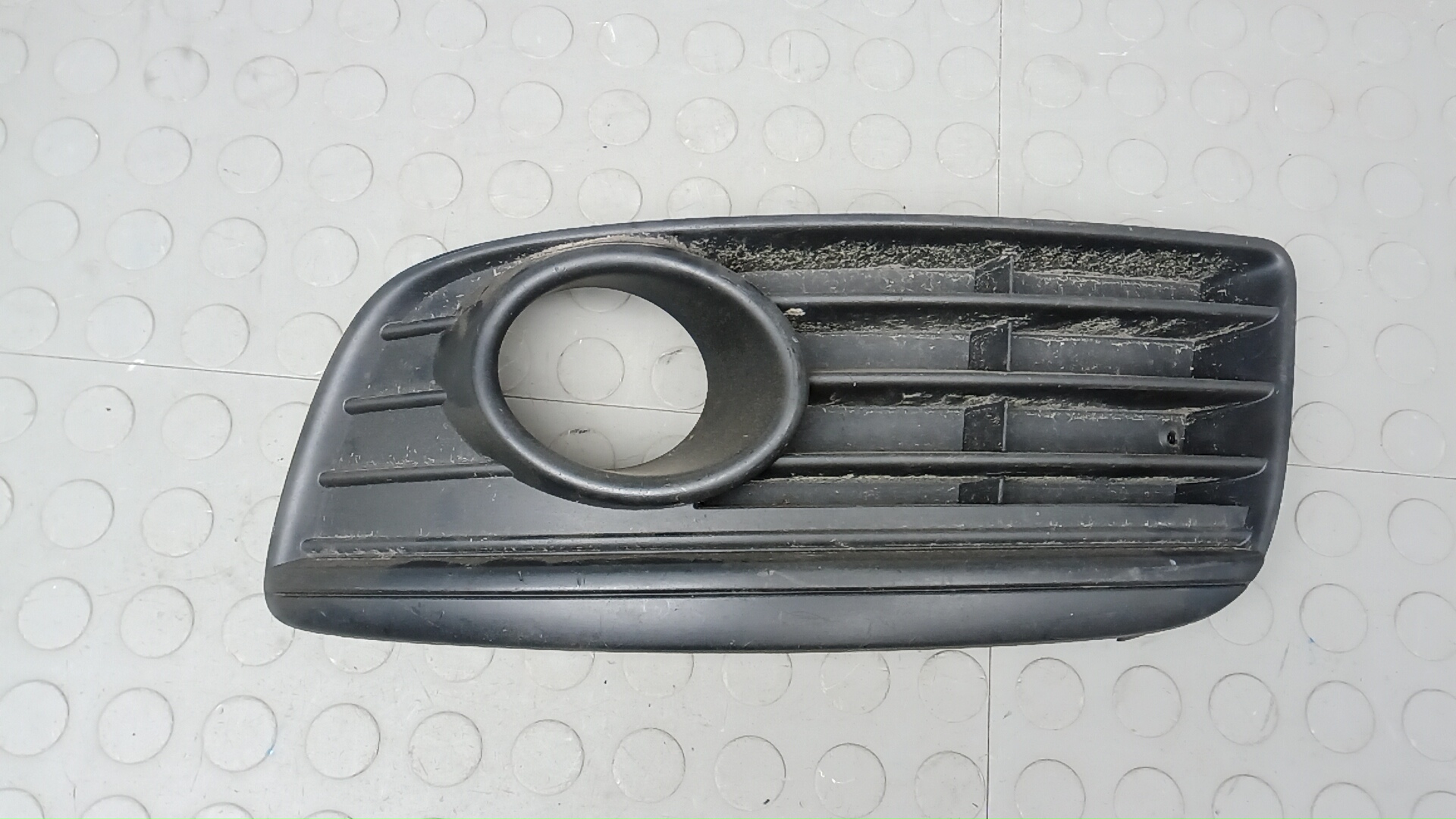 Решетка бампера передняя Volkswagen Golf 5