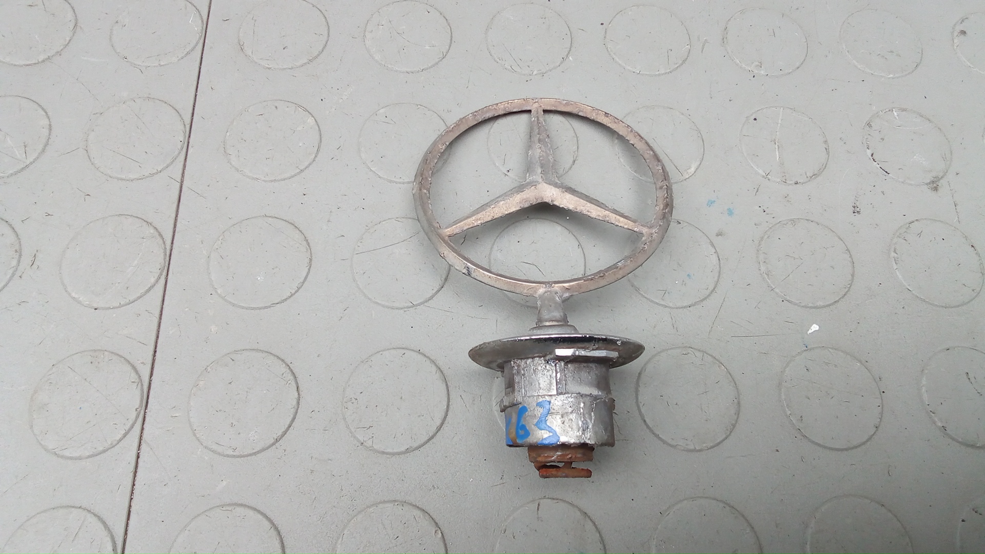 Значок на капот Mercedes-Benz C-Class W203
