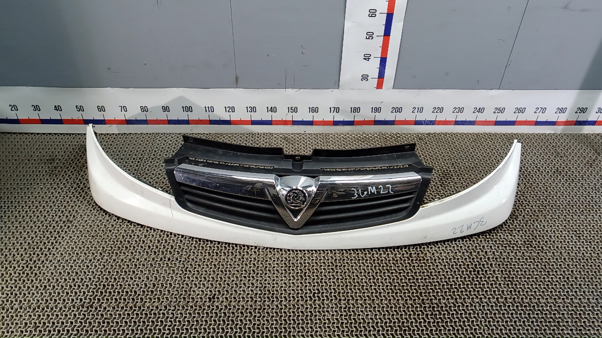 Решетка радиатора Opel Vivaro