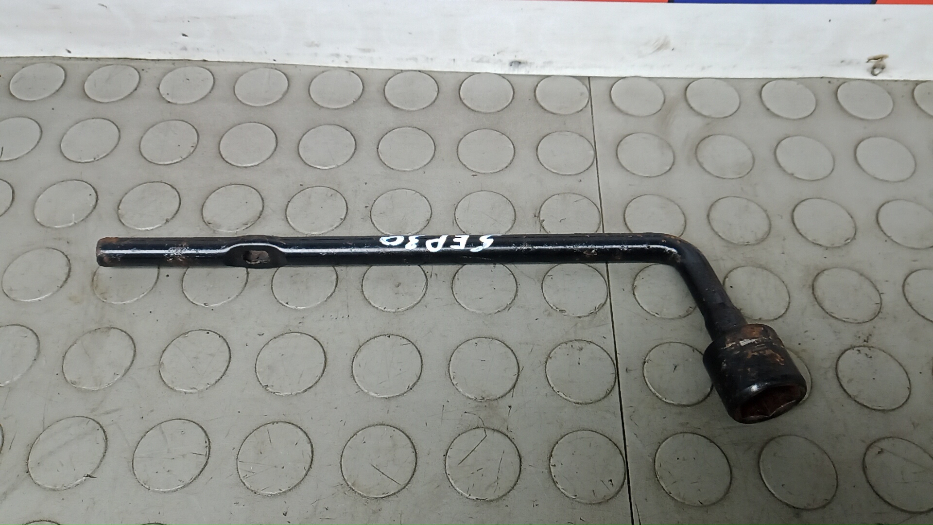 Ключ колесный Kia Ceed 1