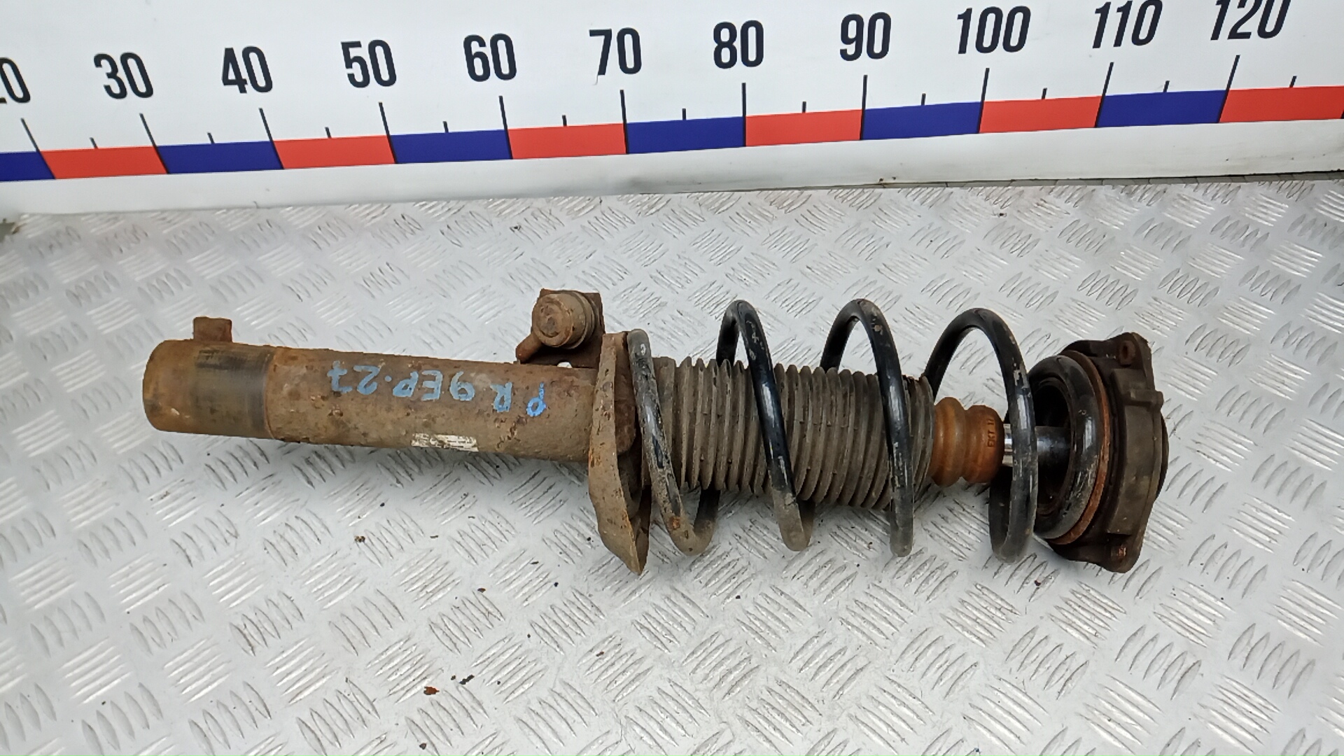 Стойка передняя правая Volkswagen Jetta