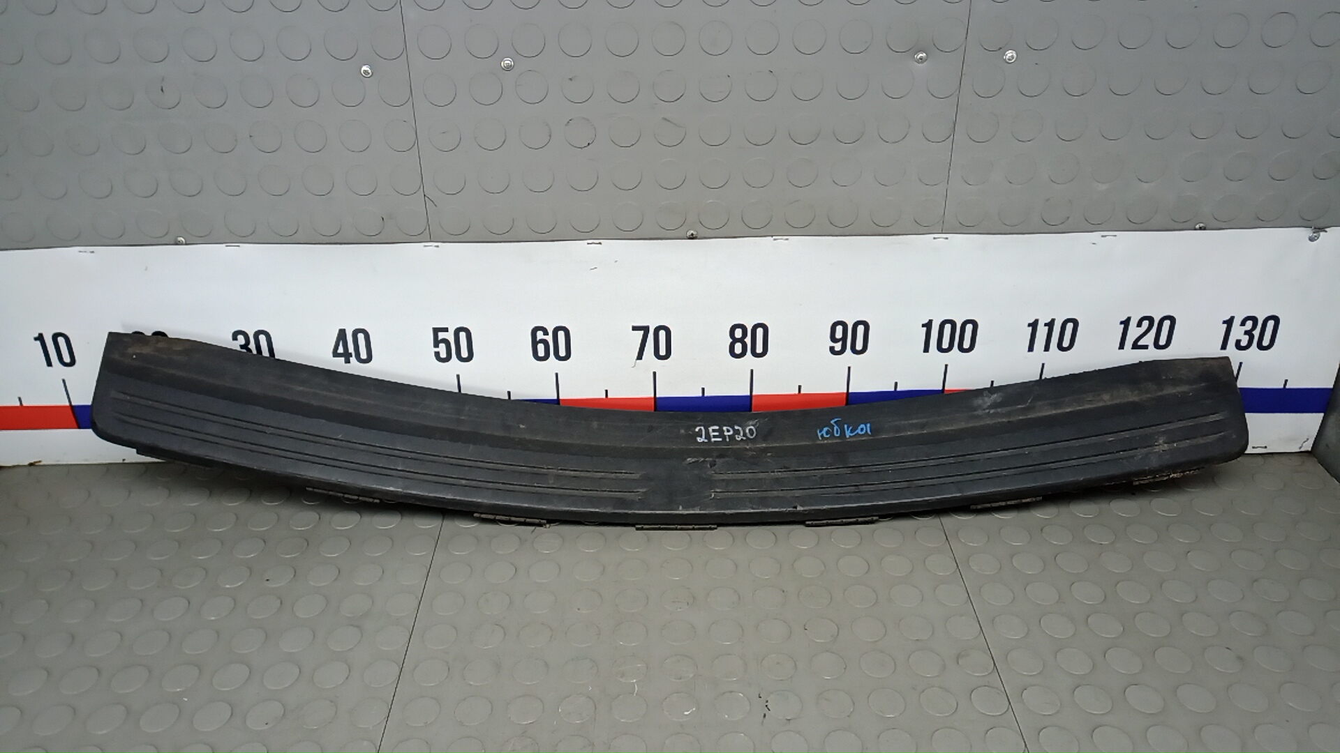 Молдинг бампера задний (накладка) Land Rover Freelander 2