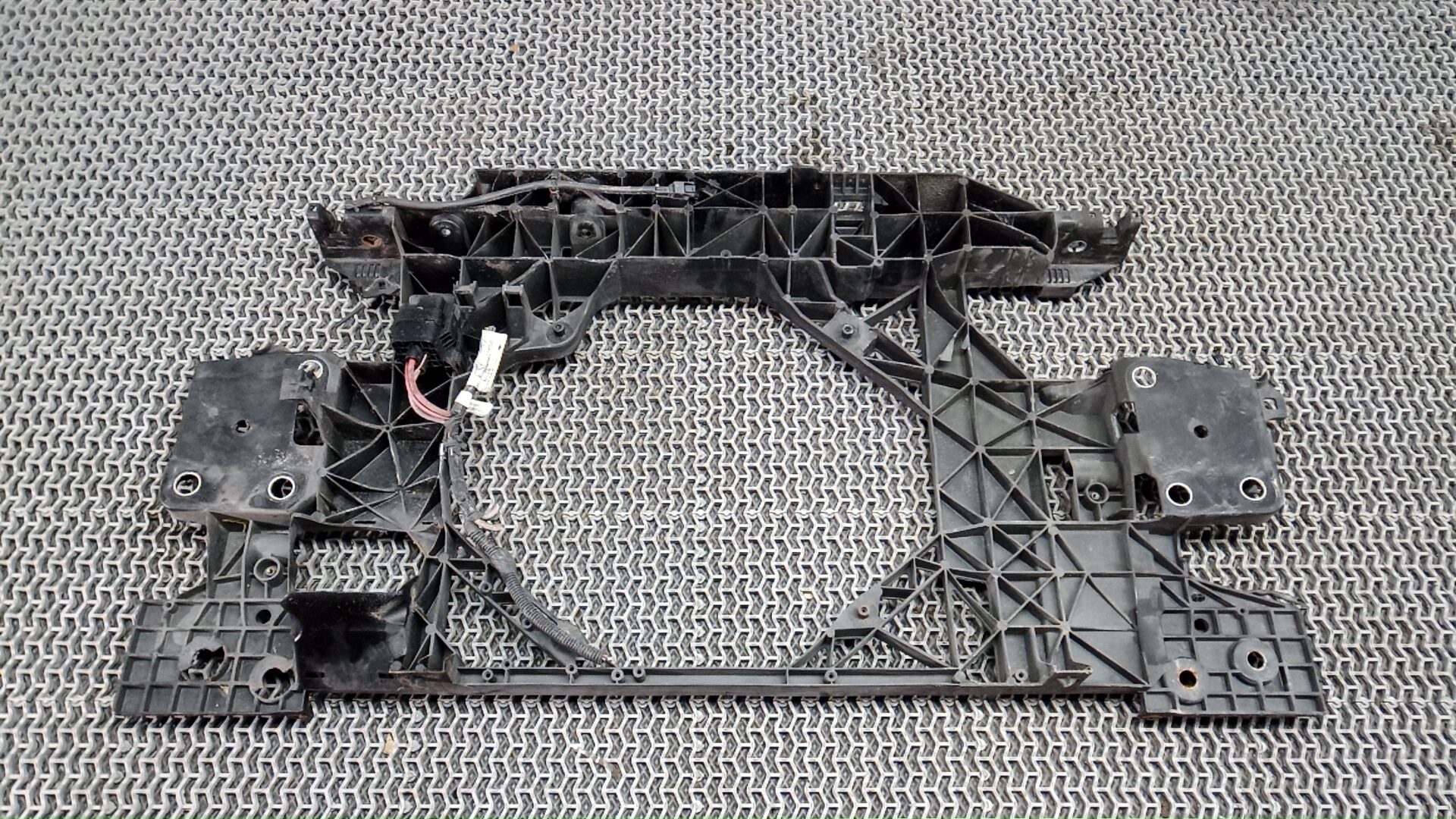 Передняя панель крепления облицовки (телевизор) Renault Scenic 3