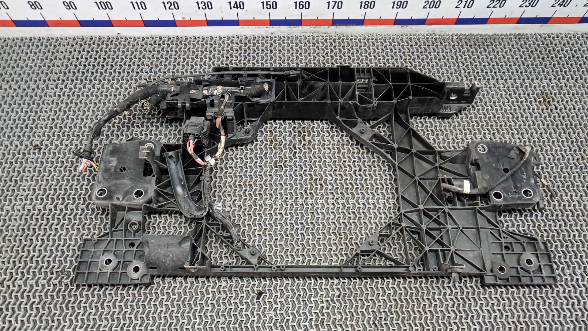 Передняя панель крепления облицовки (телевизор) Renault Scenic 3