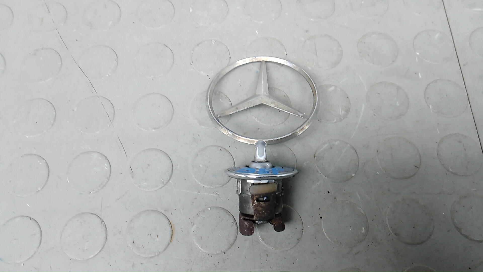 Значок на капот Mercedes-Benz C-Class W203
