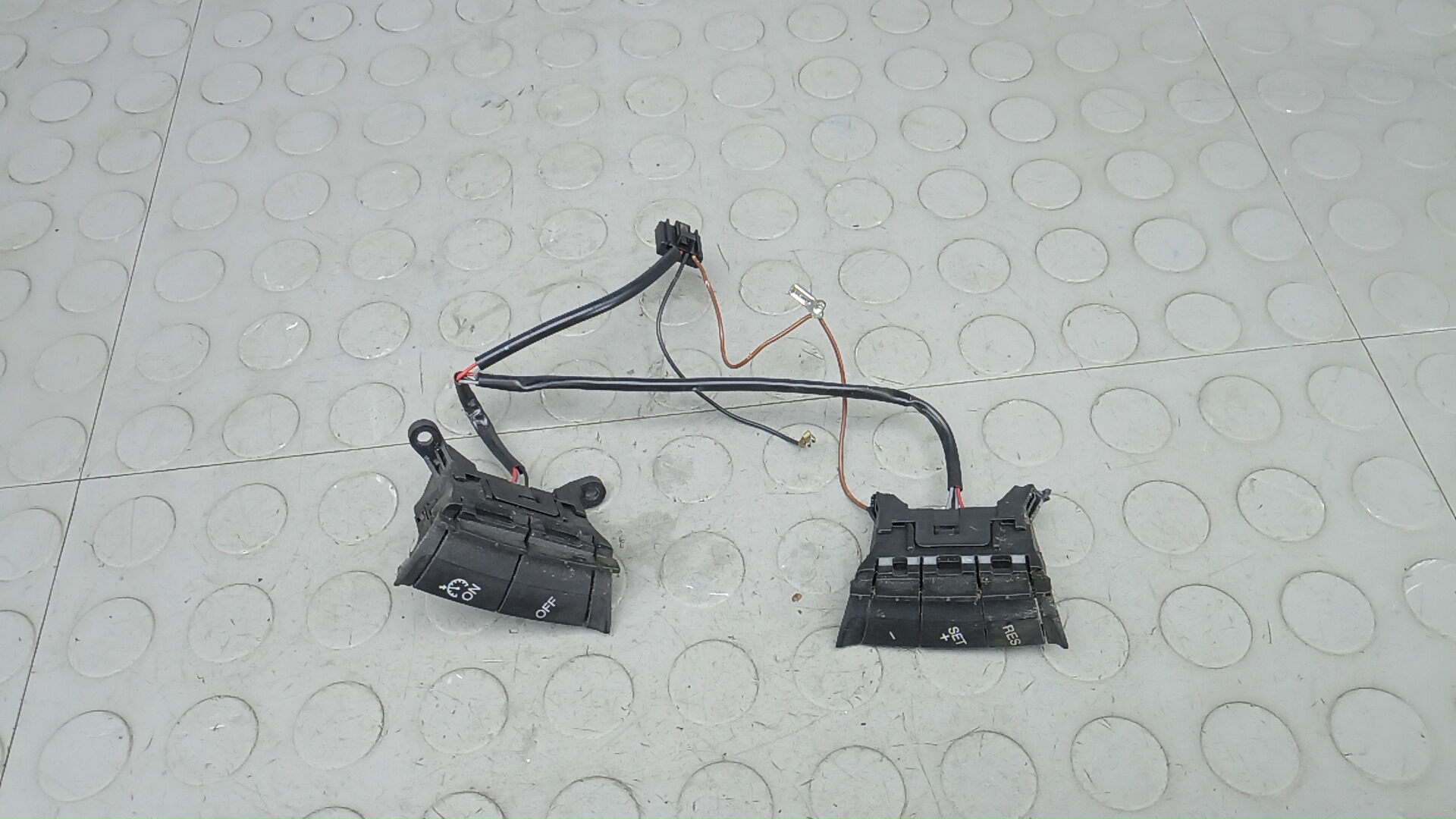 Кнопки руля Ford Kuga 1