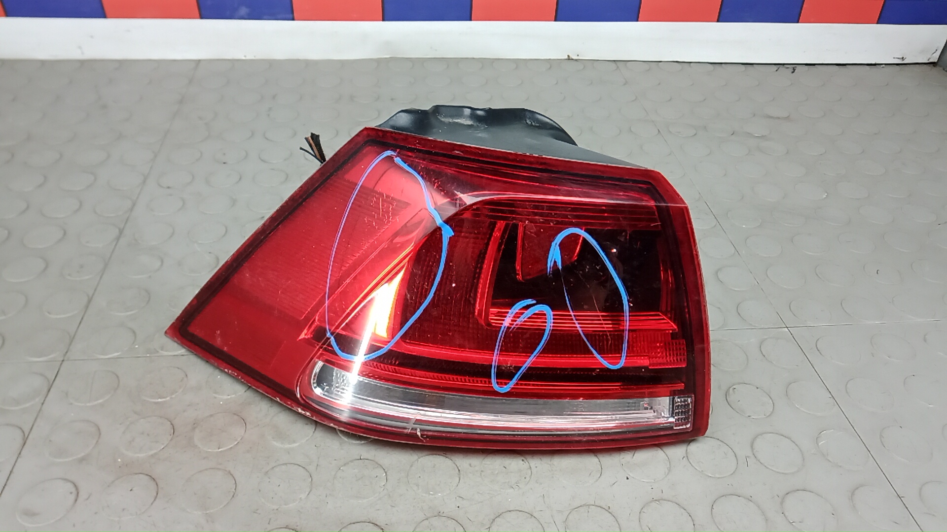 Фонарь задний левый Volkswagen Golf 7