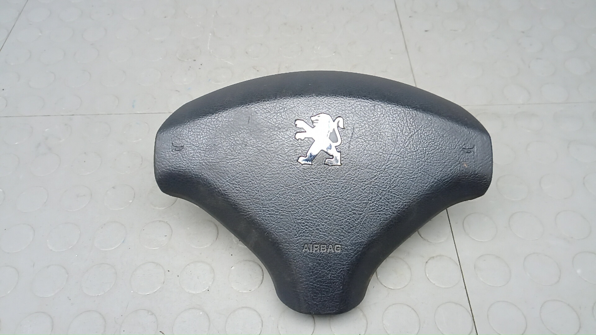 Подушка безопасности водителя Peugeot 3008 1