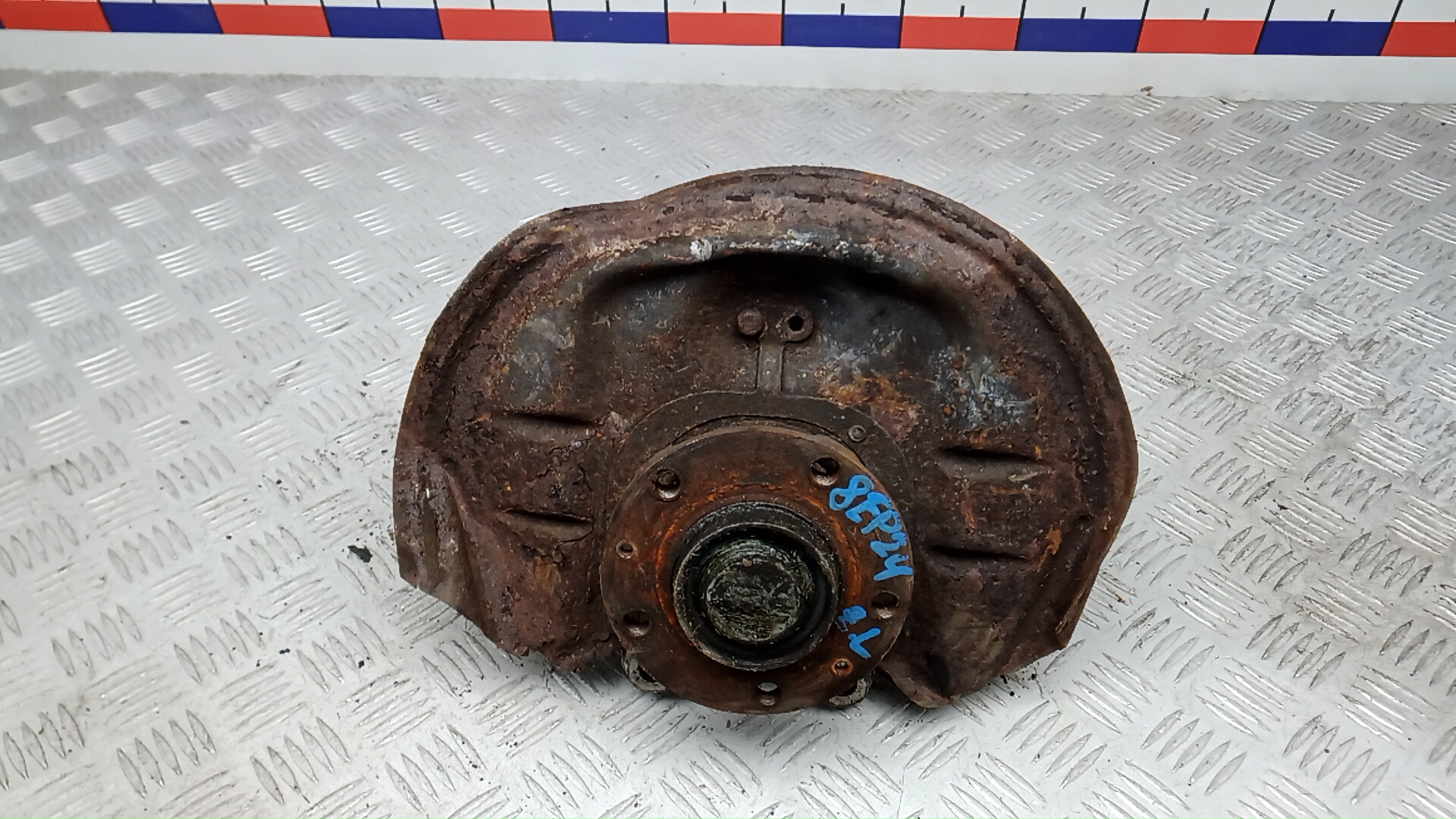 Ступица задняя левая Peugeot 508 1