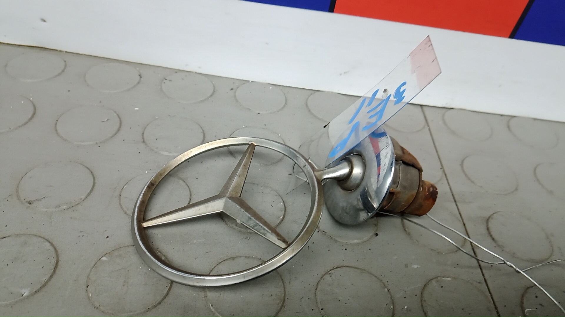 Значок на капот Mercedes-Benz C-Class W204