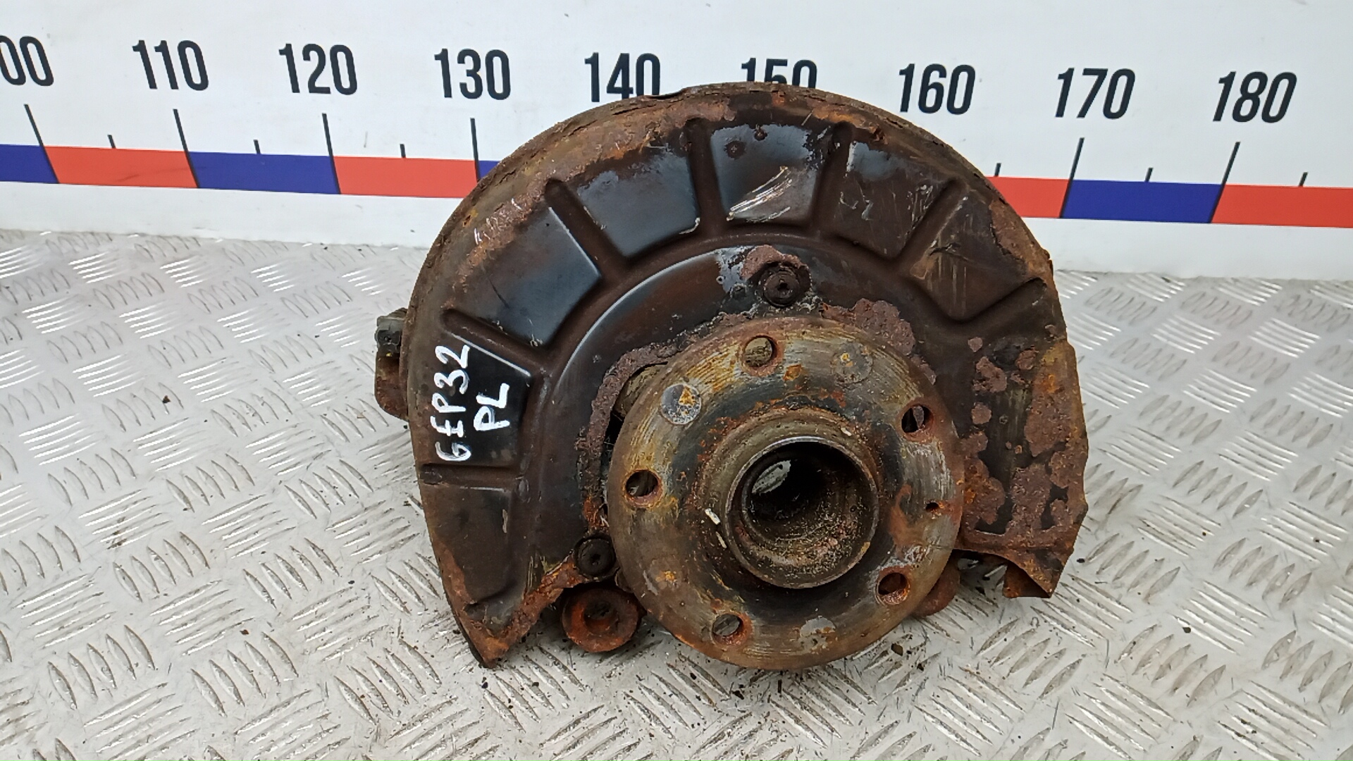 Ступица передняя левая Skoda Octavia