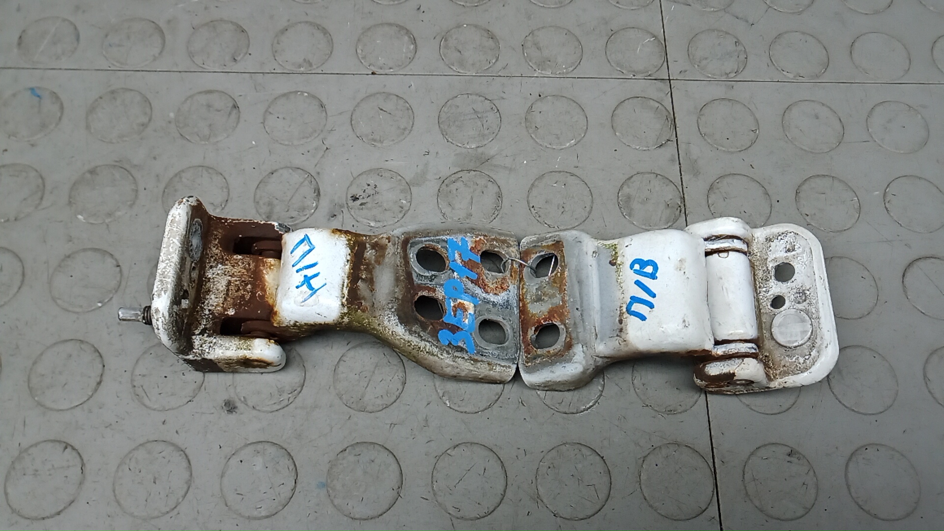 Петля двери распашной правой Ford Transit 7
