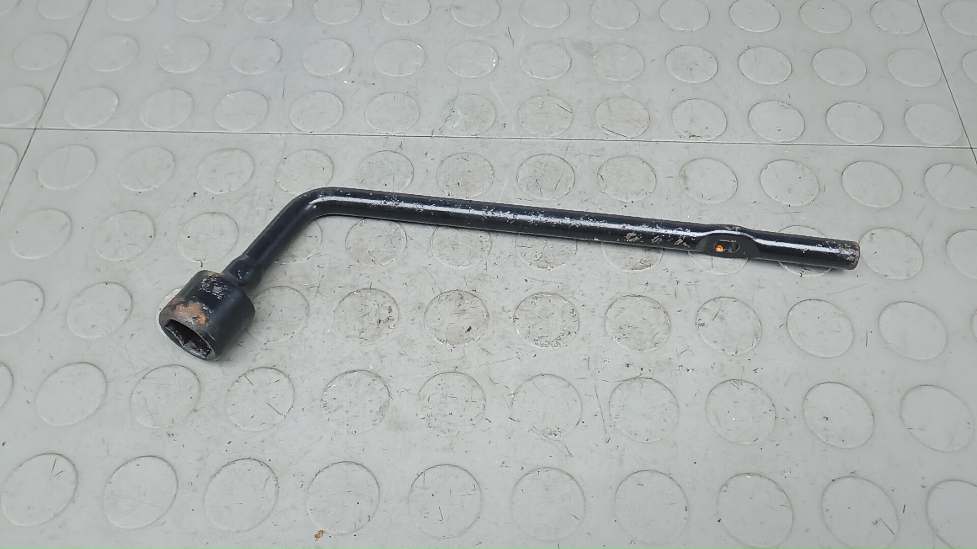 Ключ колесный Hyundai ix35 1