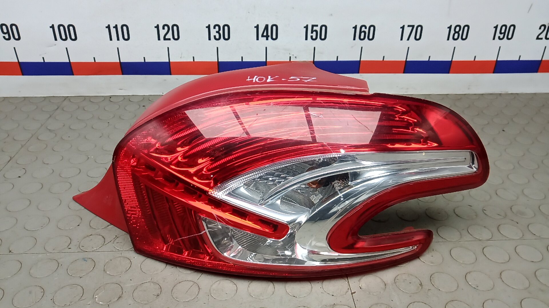 Фонарь задний правый Peugeot 208 1