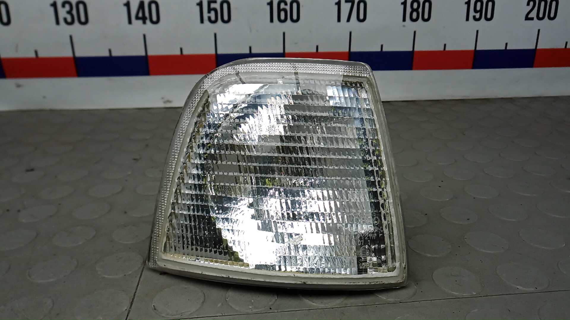 Поворотник фары правый Audi 80 B3