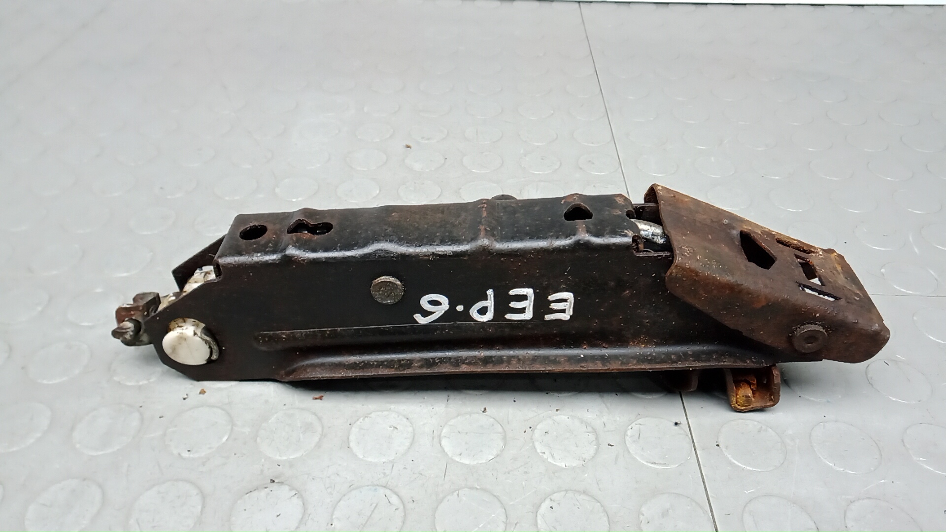 Домкрат Volkswagen Golf 6