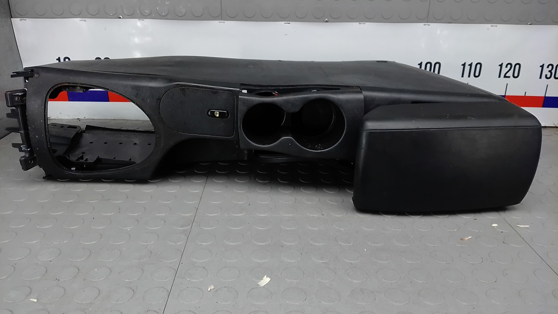 Подлокотник центральный Nissan Qashqai J10