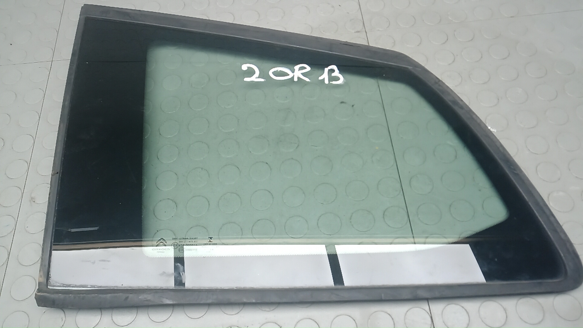 Стекло кузова боковое заднее левое Citroen C4 Grand Picasso 2