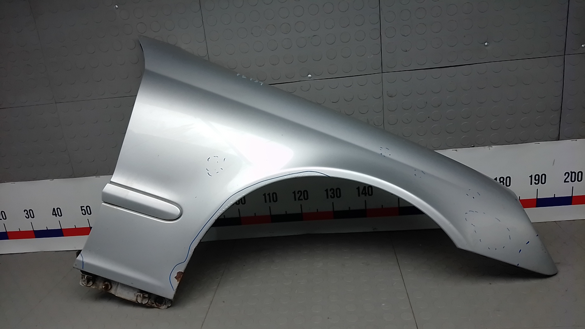 Крыло переднее правое Mercedes-Benz C-Class W203