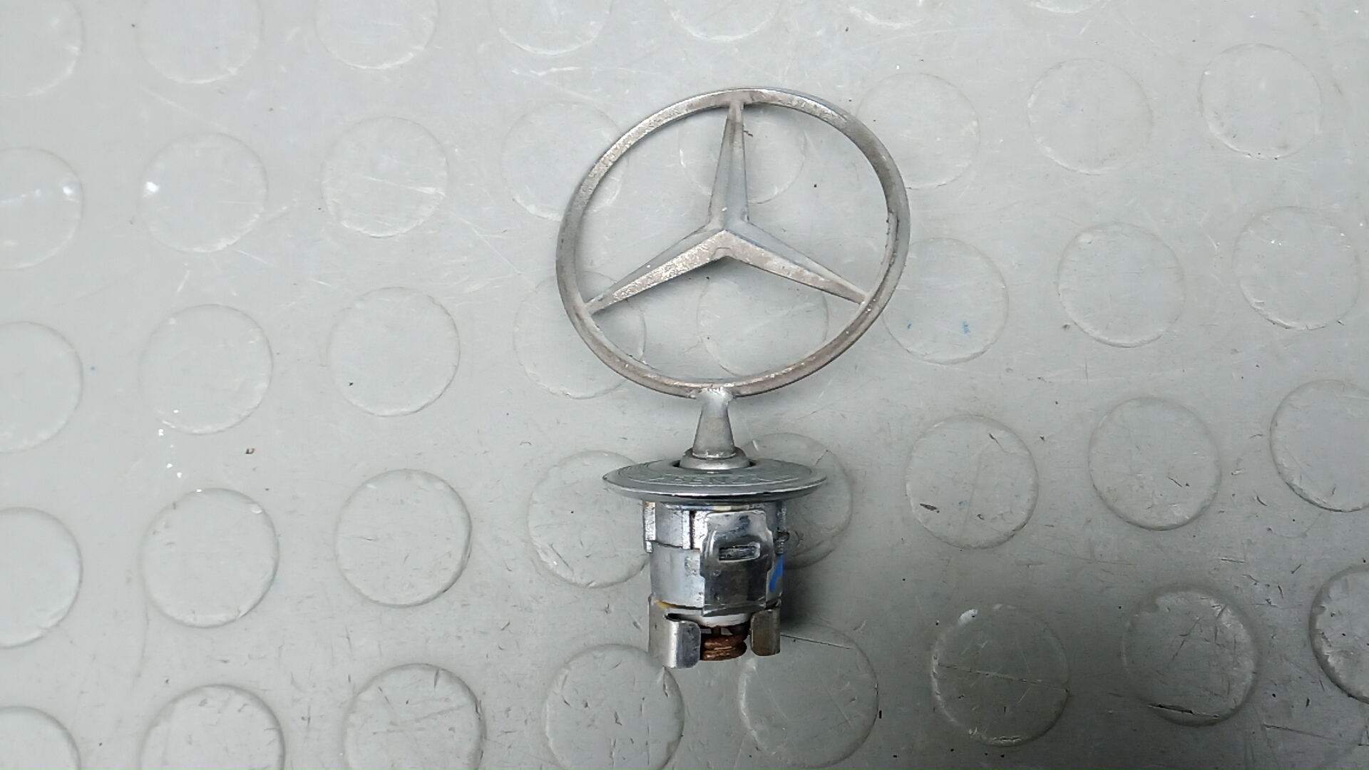 Значок на капот Mercedes-Benz C-Class W203