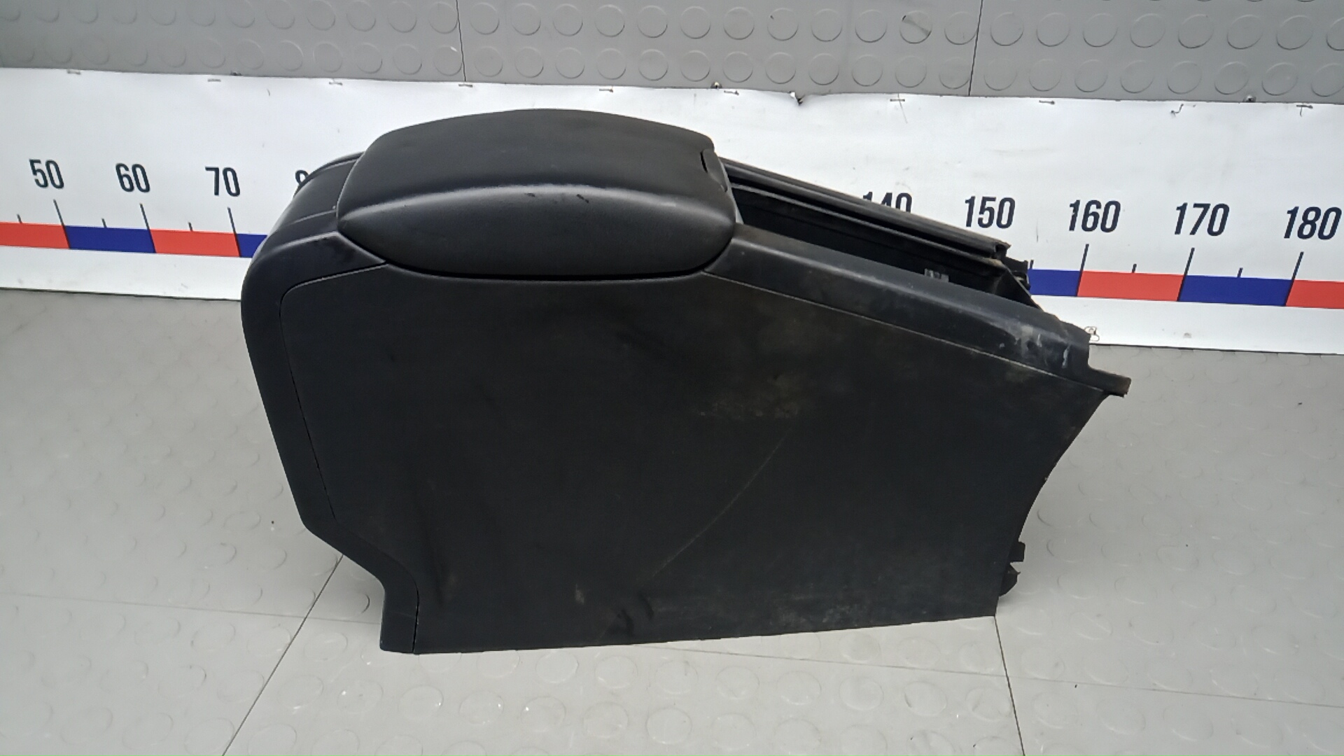 Подлокотник центральный Volvo XC60 1