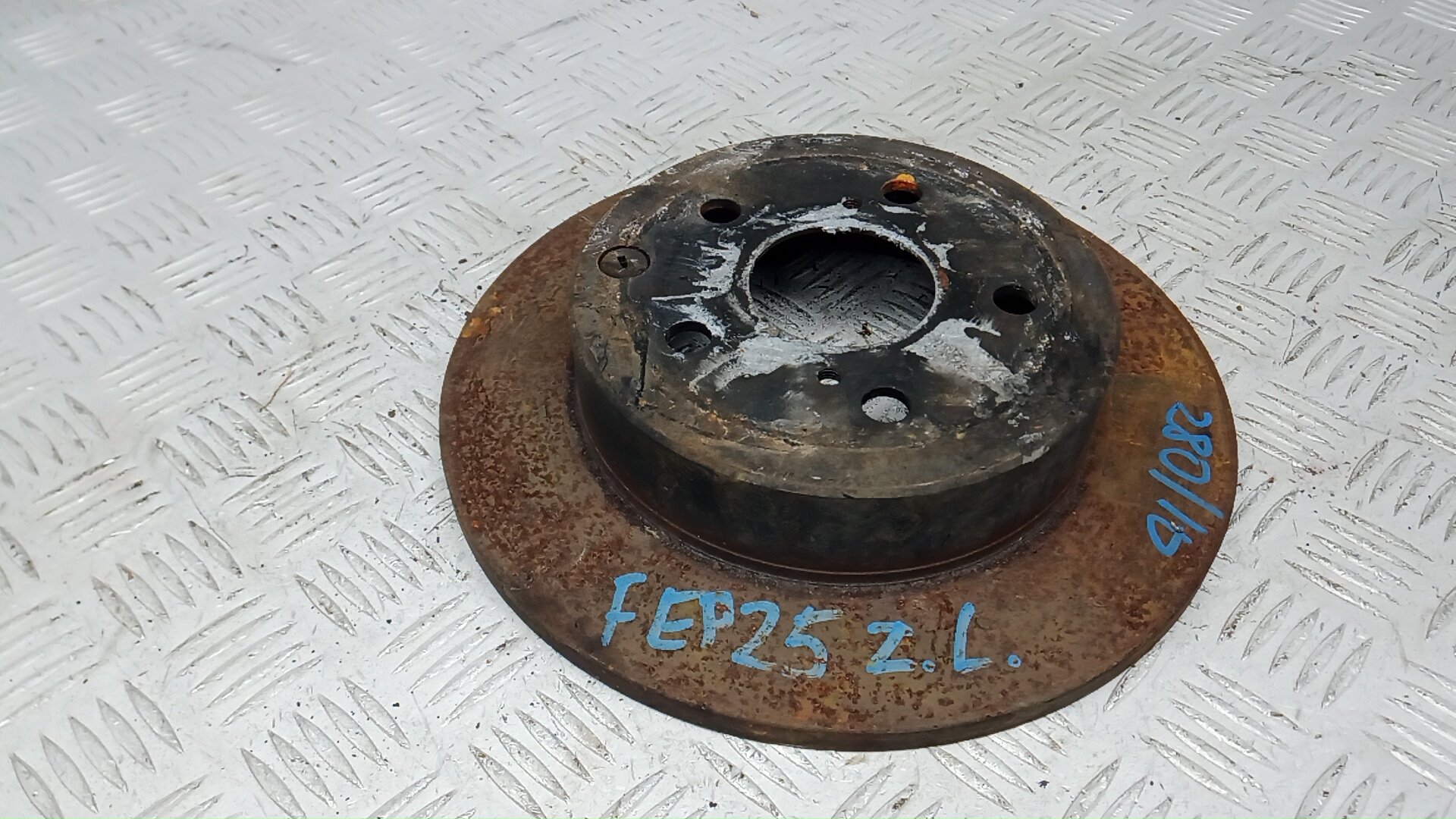 Диск тормозной задний Toyota RAV4 CA40