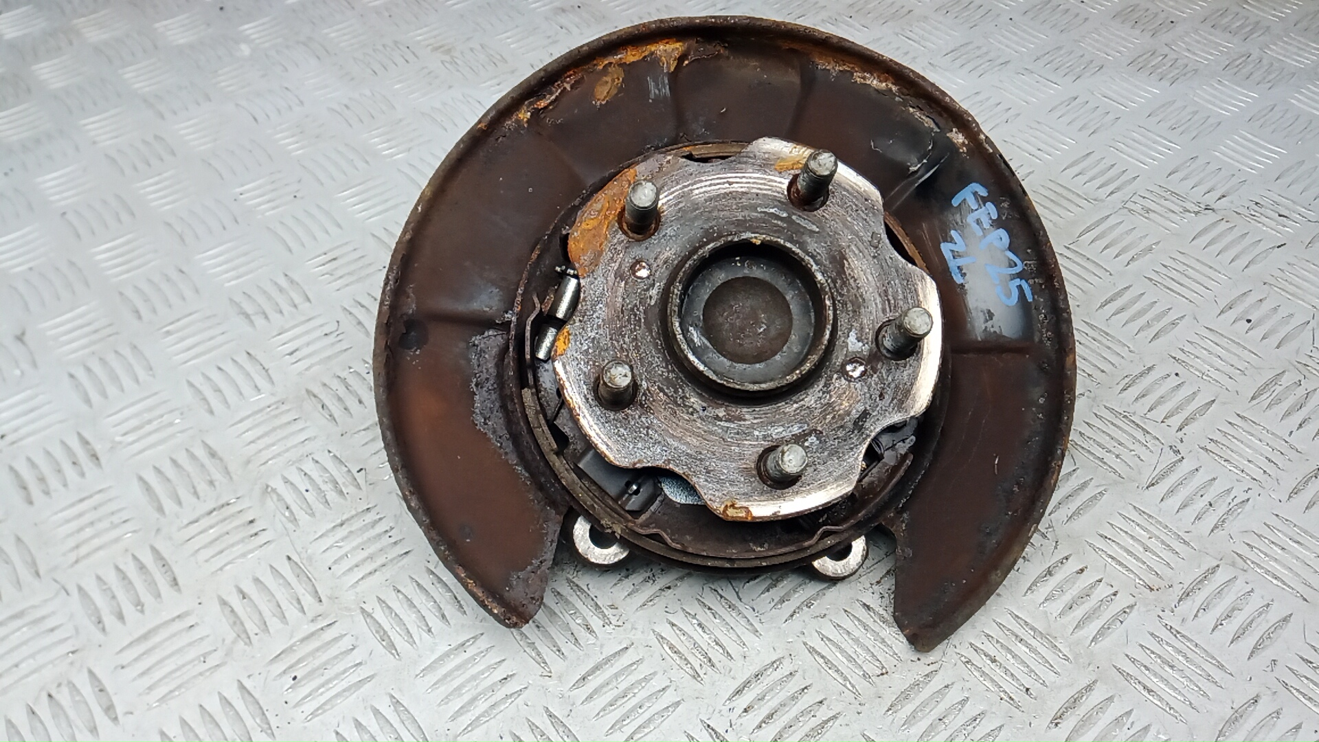 Ступица задняя левая Toyota RAV4 CA40