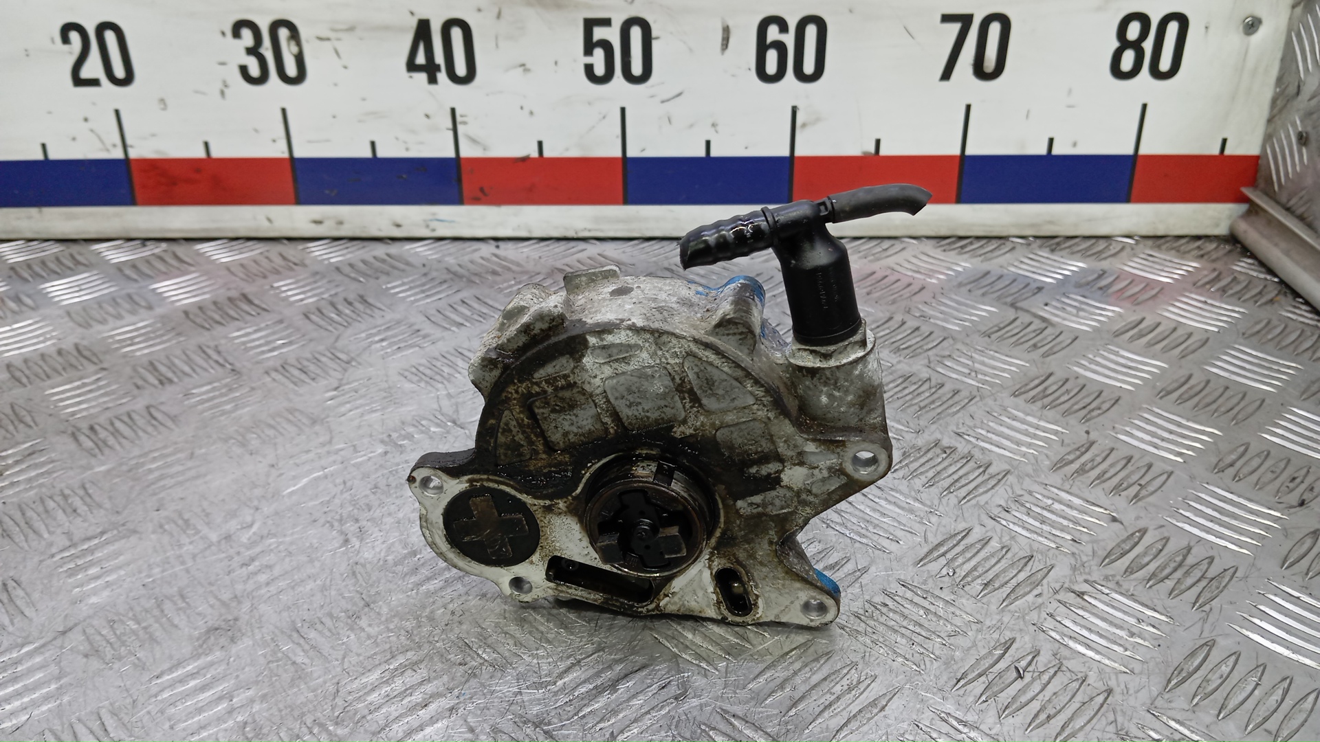 Насос вакуумный Volkswagen Jetta