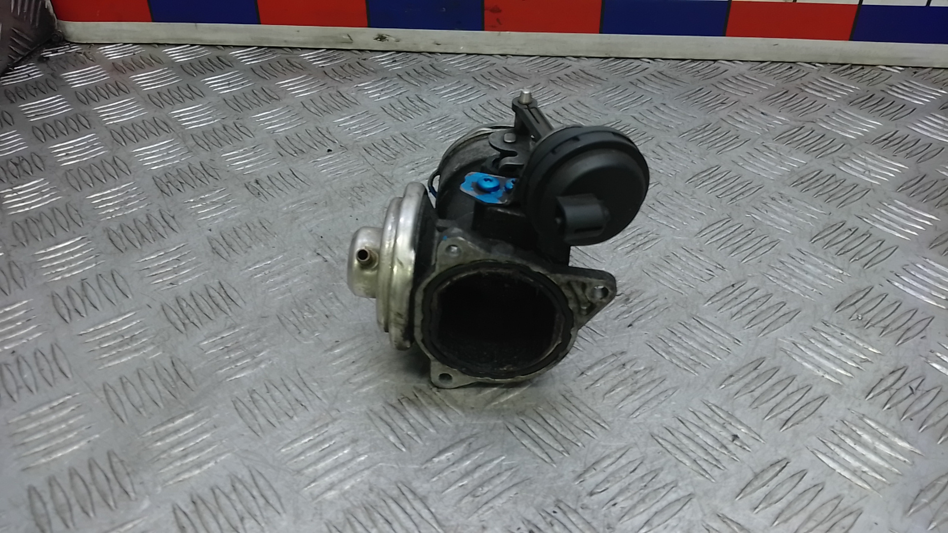 Клапан EGR дизельный Volkswagen Caddy