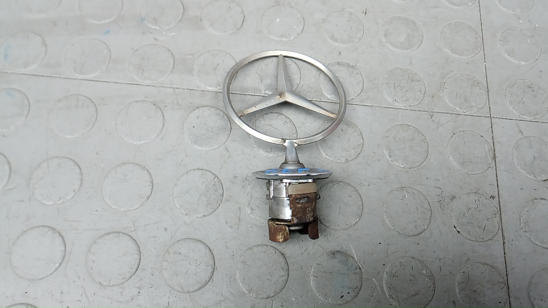 Значок на капот Mercedes-Benz E-Class W211