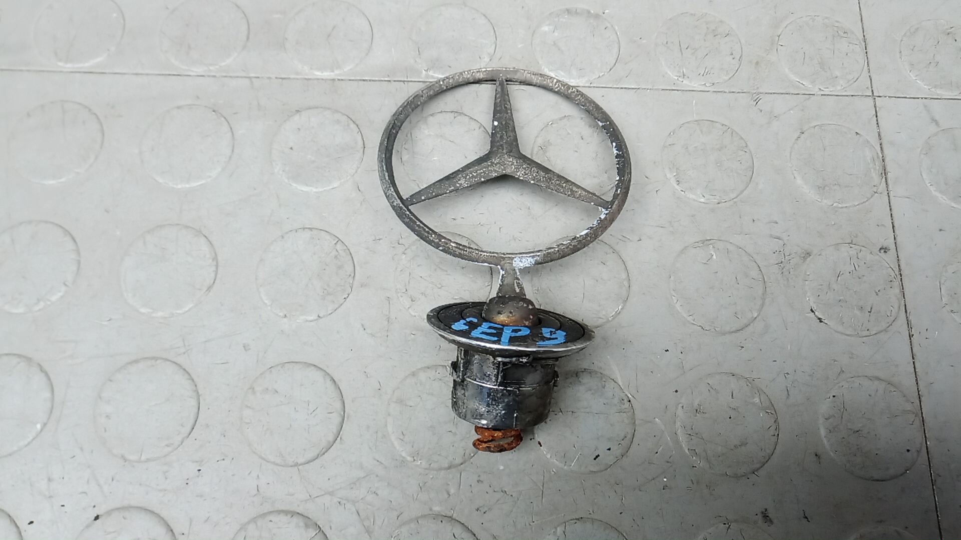 Значок на капот Mercedes-Benz C-Class W203